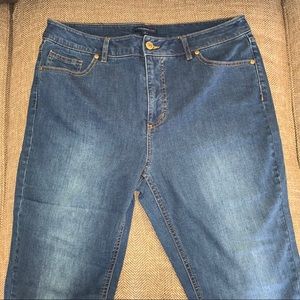 EUC Isaac Mizrahi Live Bootcut Jeans Size 12.